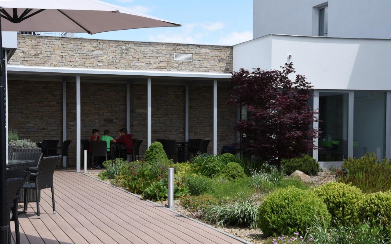 Hotel Harmony Medical & Wellness-Free Parking, 1,8Km From The Center Кромержиж Экстерьер фото