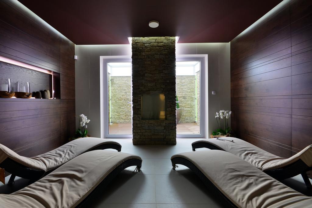 Hotel Harmony Medical & Wellness-Free Parking, 1,8Km From The Center Кромержиж Экстерьер фото