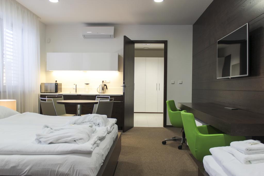 Hotel Harmony Medical & Wellness-Free Parking, 1,8Km From The Center Кромержиж Экстерьер фото