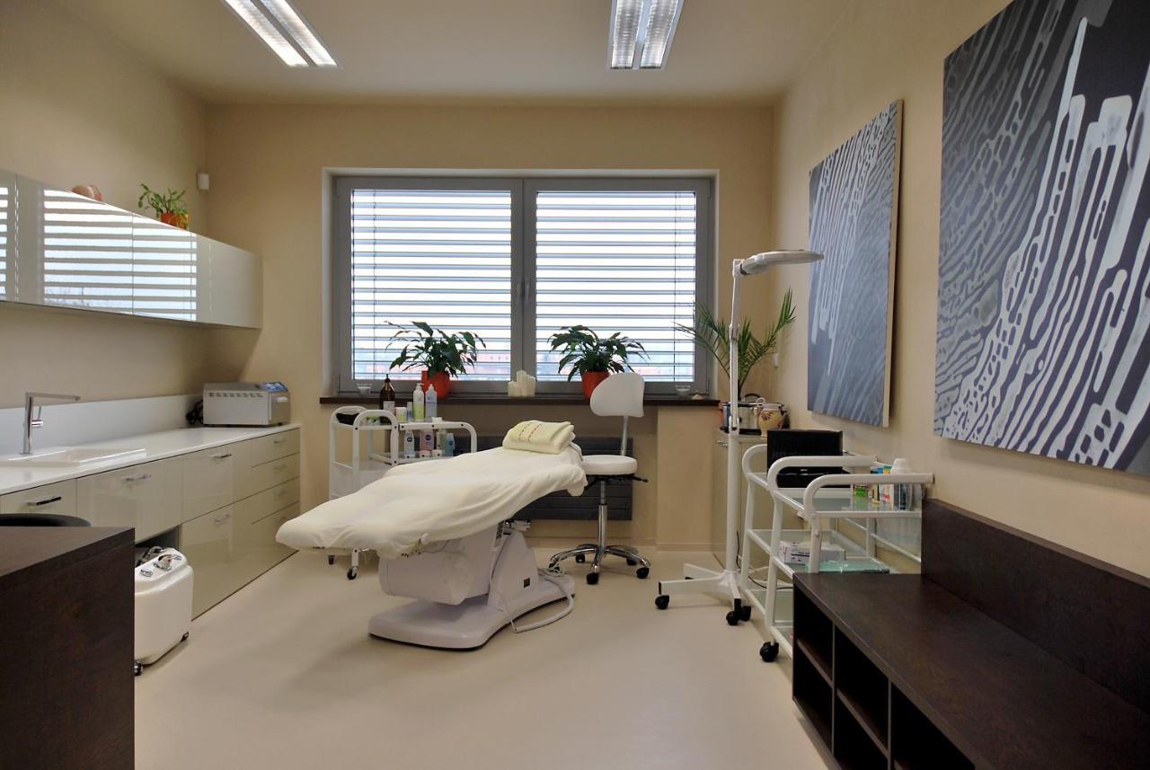 Hotel Harmony Medical & Wellness-Free Parking, 1,8Km From The Center Кромержиж Экстерьер фото